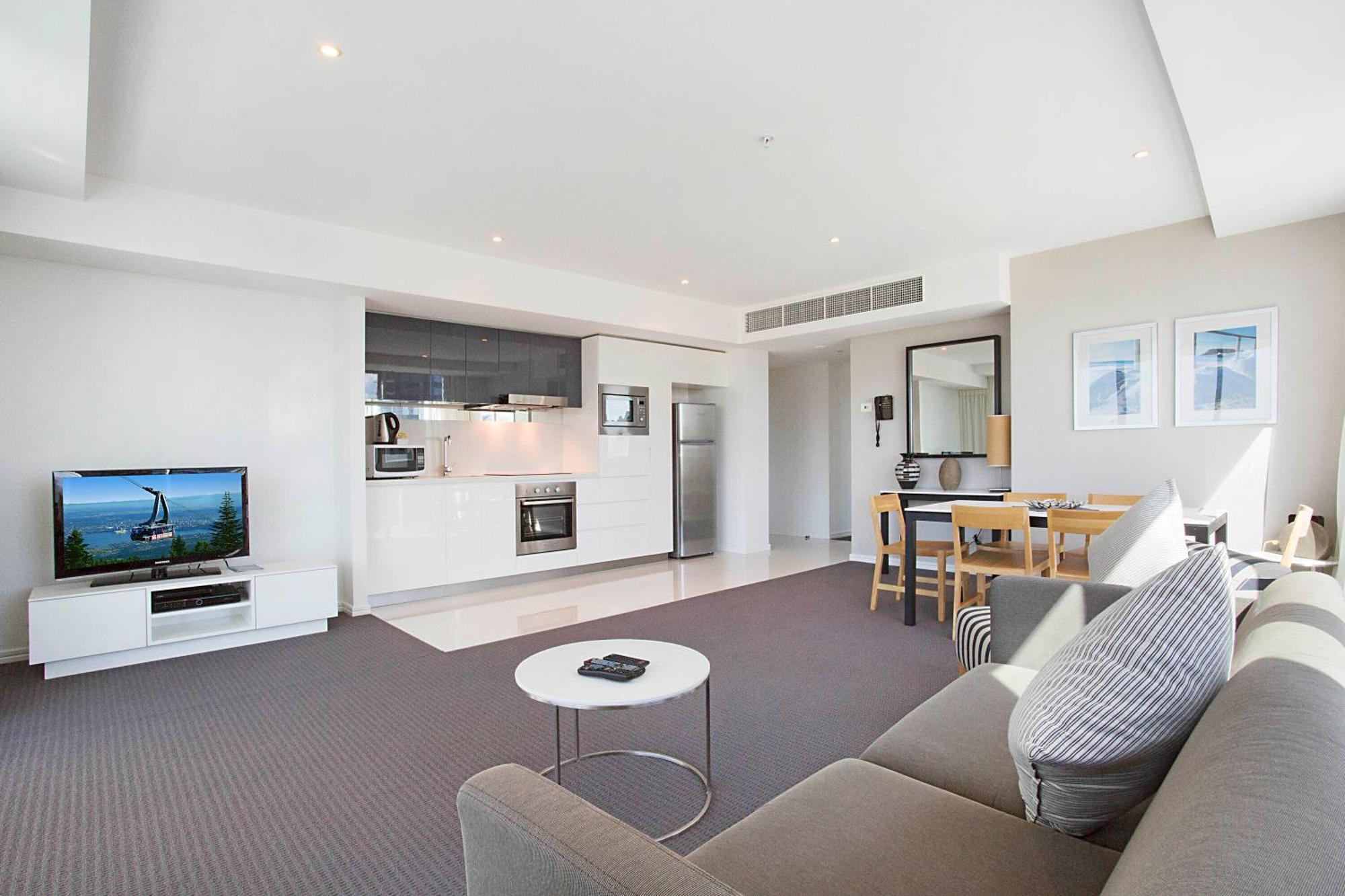 Apartment Number 1 H Residences - Wifi, Parking & By Holidays Gold Coast