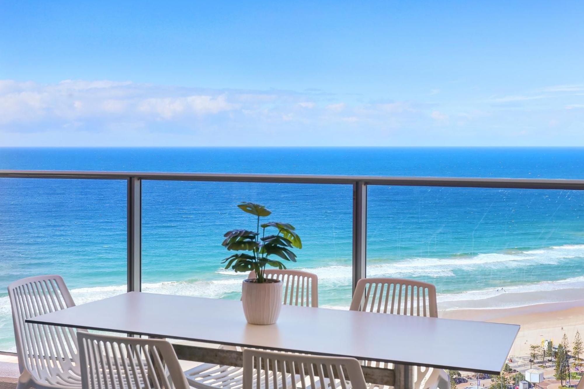 Number 1 H Residences - Wifi, Parking & By Holidays Apartment