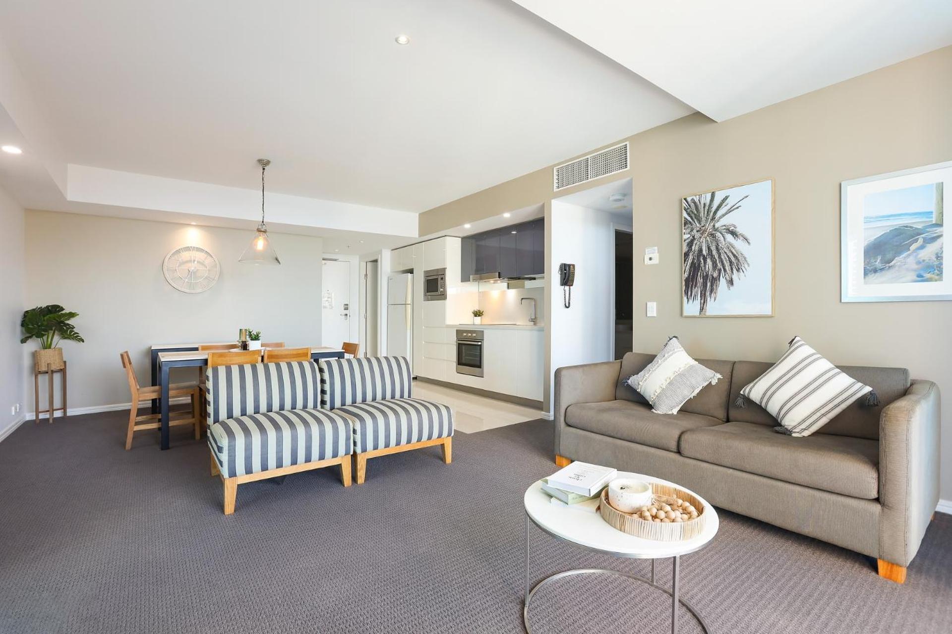 Number 1 H Residences - Wifi, Parking & By Holidays * Gold Coast