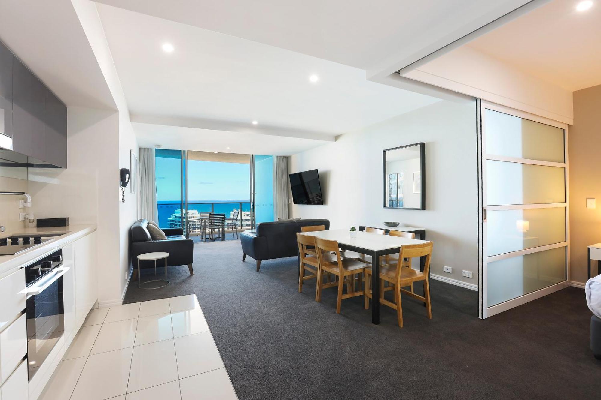 Apartment Number 1 H Residences - Wifi, Parking & By Holidays *