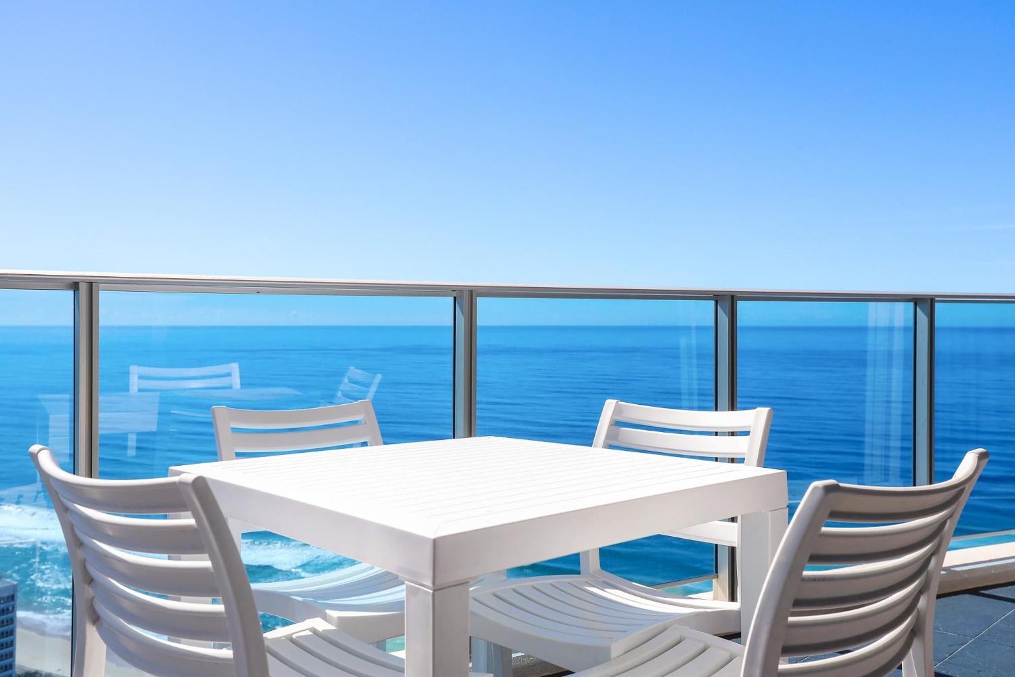 Apartment Number 1 H Residences - Wifi, Parking & By Holidays *