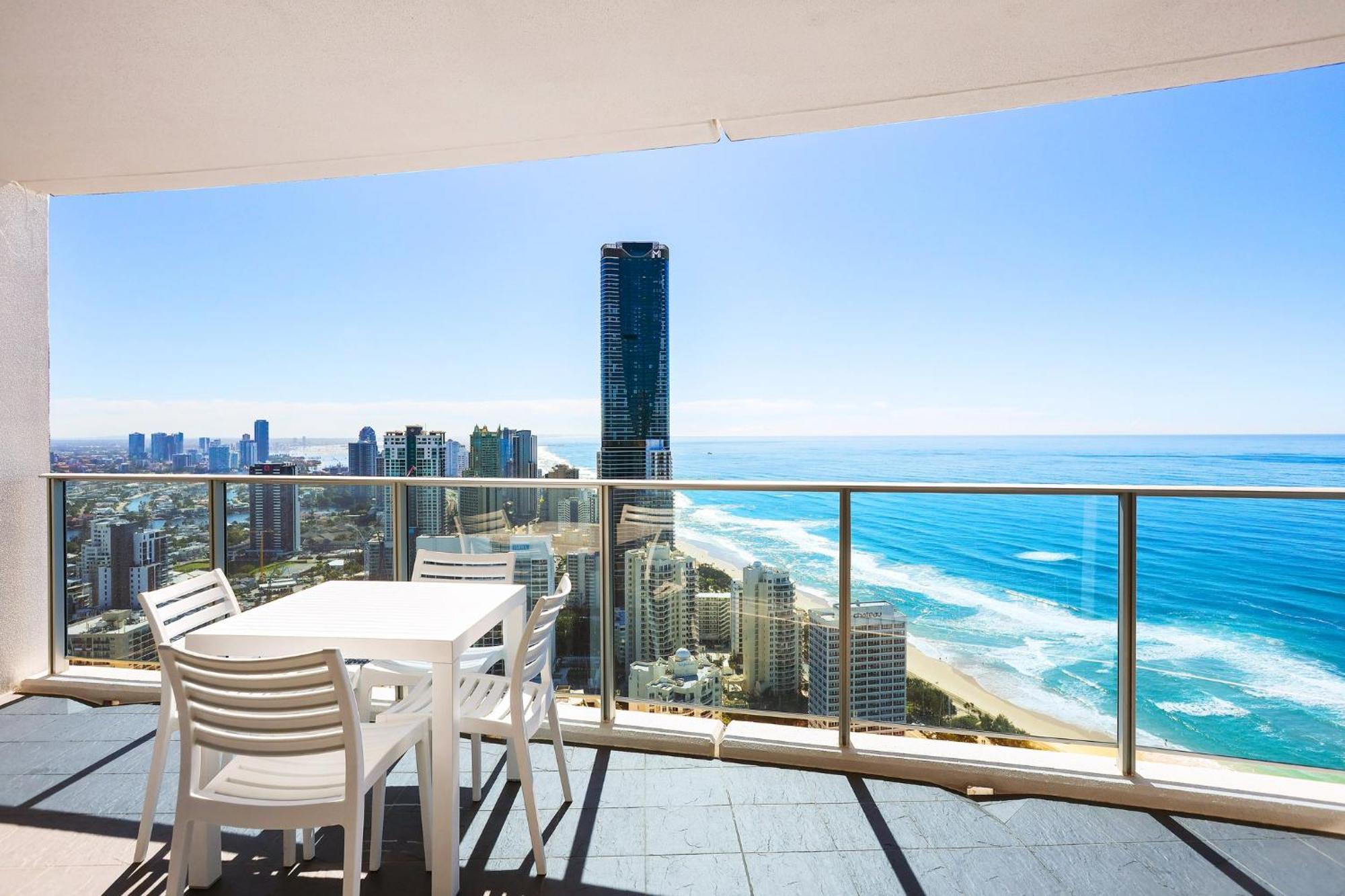 Number 1 H Residences - Wifi, Parking & By Holidays Gold Coast